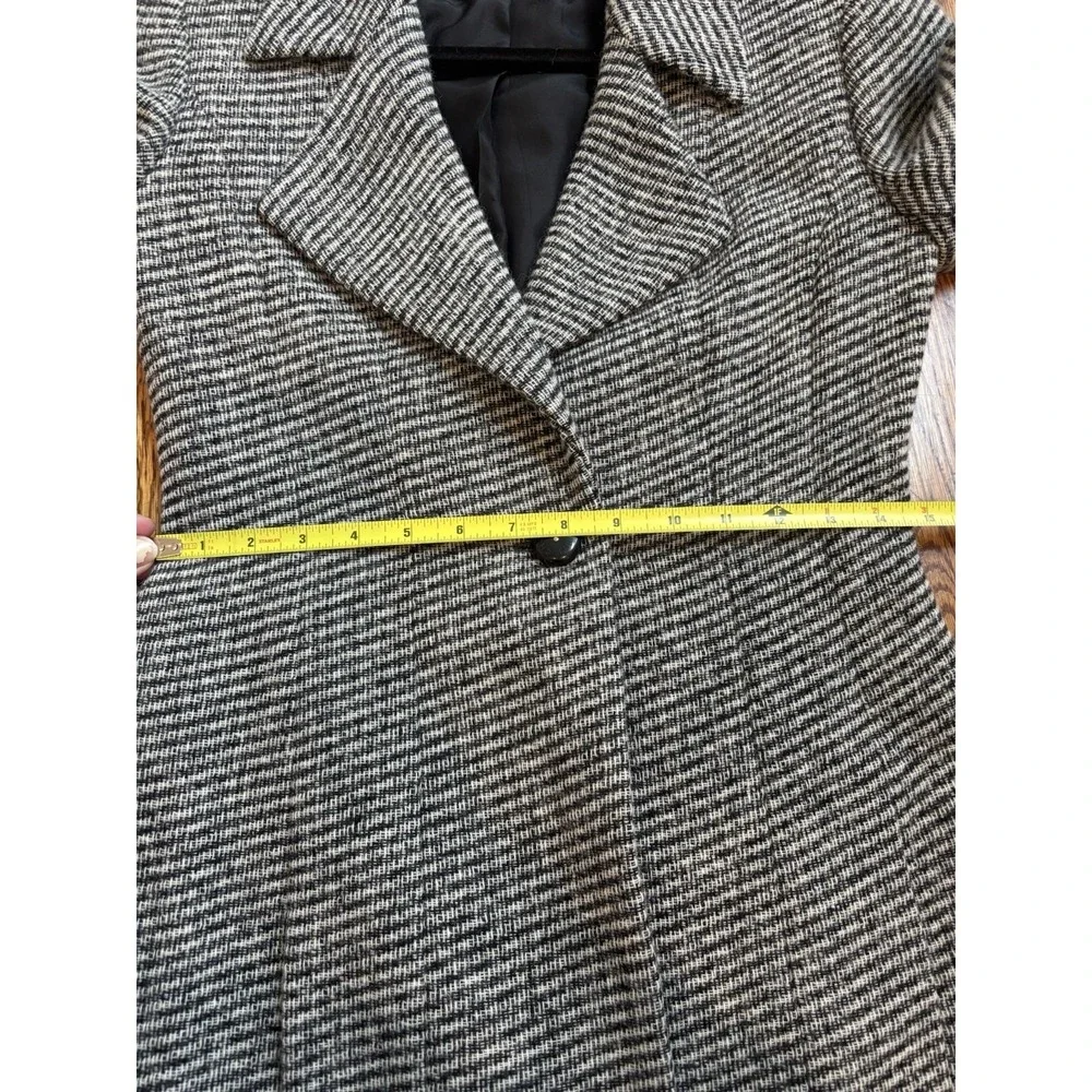 Chanel Boutique Vintage Wool Tweed Black White Jacket Chanel Buttons Collared Sm